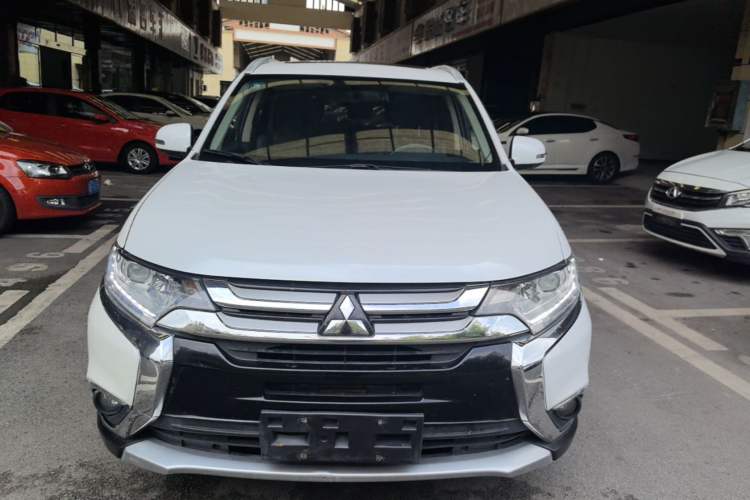 Used Mitsubishi Outlander 2017 2.0L Two-Wheel Drive Glory Edition 5 Seats Front