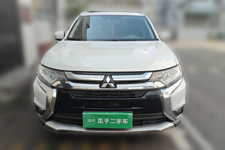 Used Mitsubishi Outlander 2017 2.0L Two-Wheel Drive Glory Edition 5 Seats Front