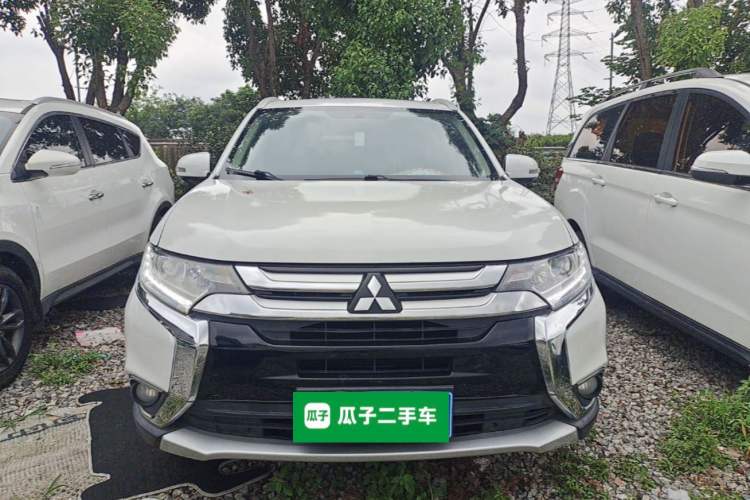 Used Mitsubishi Outlander 2017 2.0L Two-Wheel Drive Glory Edition 5 Seats Front