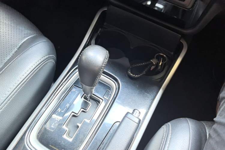 Used Mitsubishi Outlander 2017 2.0L Two-Wheel Drive Glory Edition 5 Seats Gear Lever