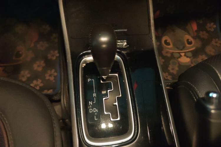 Used Mitsubishi Outlander 2017 2.0L Two-Wheel Drive Glory Edition 5 Seats Gear Lever