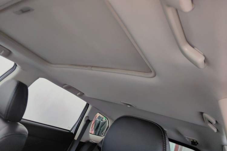 Used Mitsubishi Outlander 2017 2.0L Two-Wheel Drive Glory Edition 5 Seats Headliner