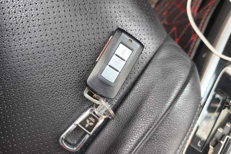 Used Mitsubishi Outlander 2017 2.0L Two-Wheel Drive Glory Edition 5 Seats Interior 1