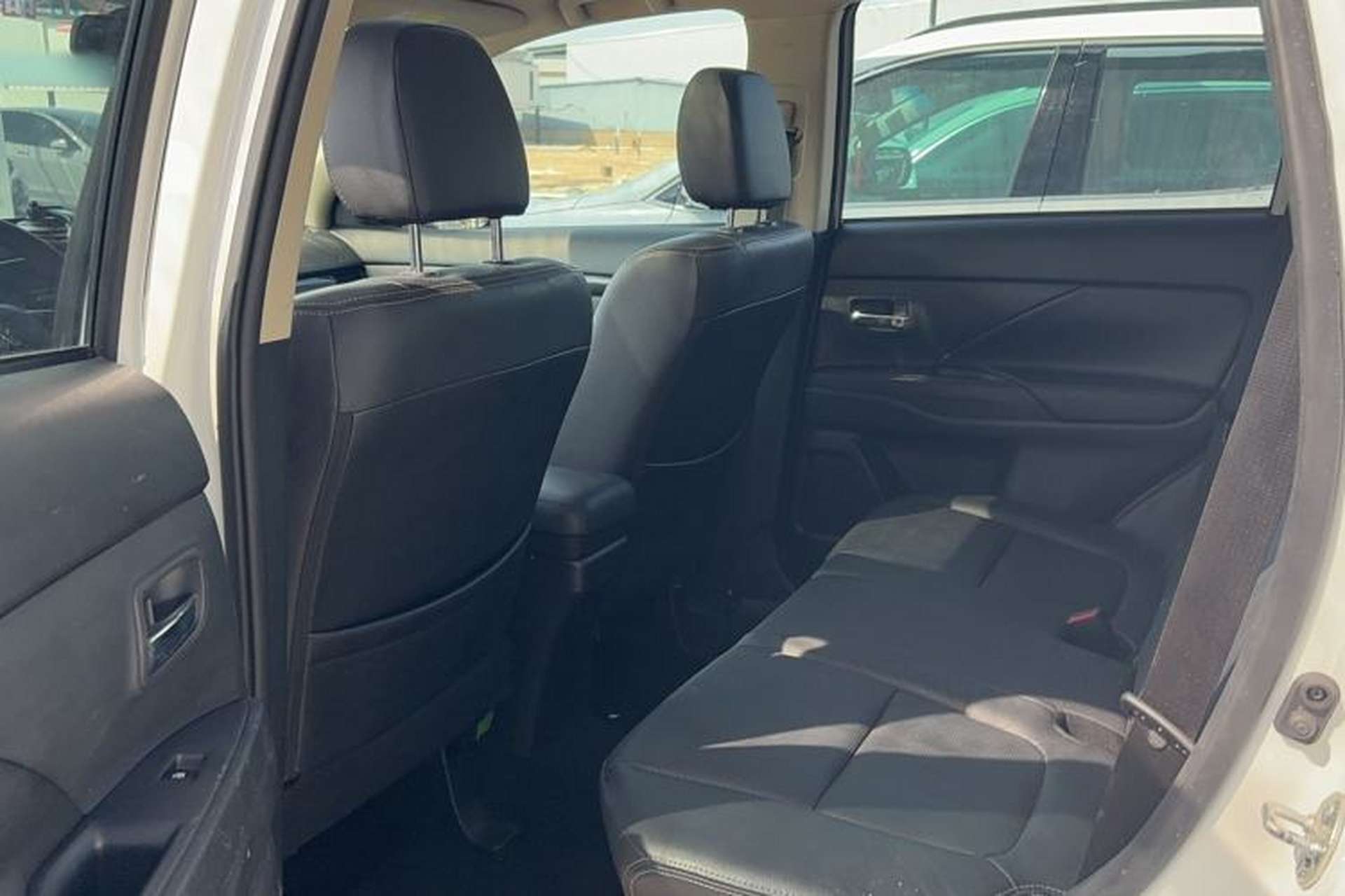 Used Mitsubishi Outlander 2017 2.0L Two-Wheel Drive Glory Edition 5 Seats Interior 2