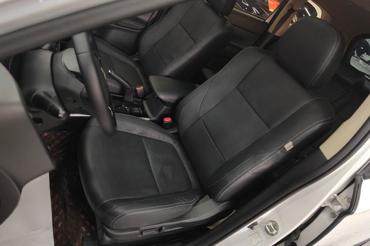 Used Mitsubishi Outlander 2017 2.0L Two-Wheel Drive Glory Edition 5 Seats Interior 4