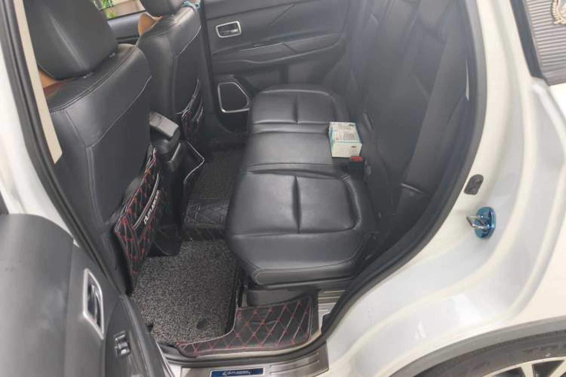 Used Mitsubishi Outlander 2017 2.0L Two-Wheel Drive Glory Edition 5 Seats Interior 4