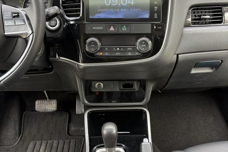 Used Mitsubishi Outlander 2017 2.0L Two-Wheel Drive Glory Edition 5 Seats Interior 7