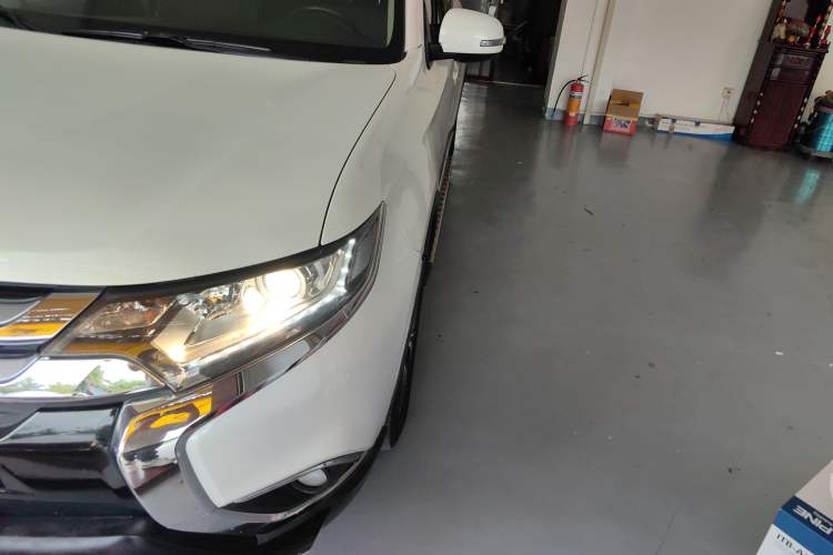 Used Mitsubishi Outlander 2017 2.0L Two-Wheel Drive Glory Edition 5 Seats Left Front Headlight