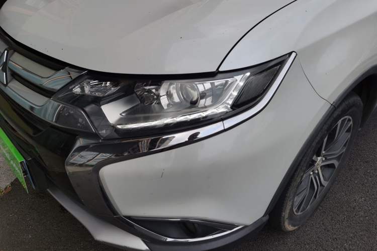 Used Mitsubishi Outlander 2017 2.0L Two-Wheel Drive Glory Edition 5 Seats Left Front Headlight