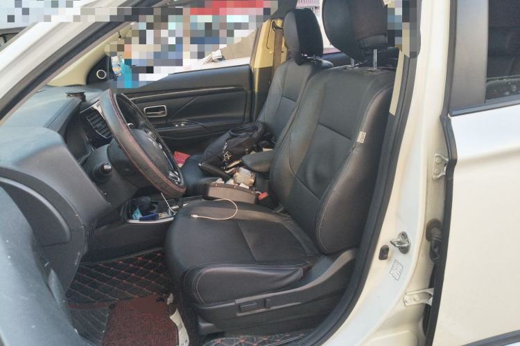 Used Mitsubishi Outlander 2017 2.0L Two-Wheel Drive Glory Edition 5 Seats Left Front Seat