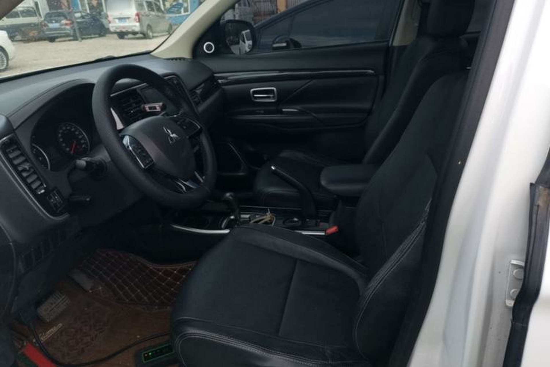 Used Mitsubishi Outlander 2017 2.0L Two-Wheel Drive Glory Edition 5 Seats Left Front Seat