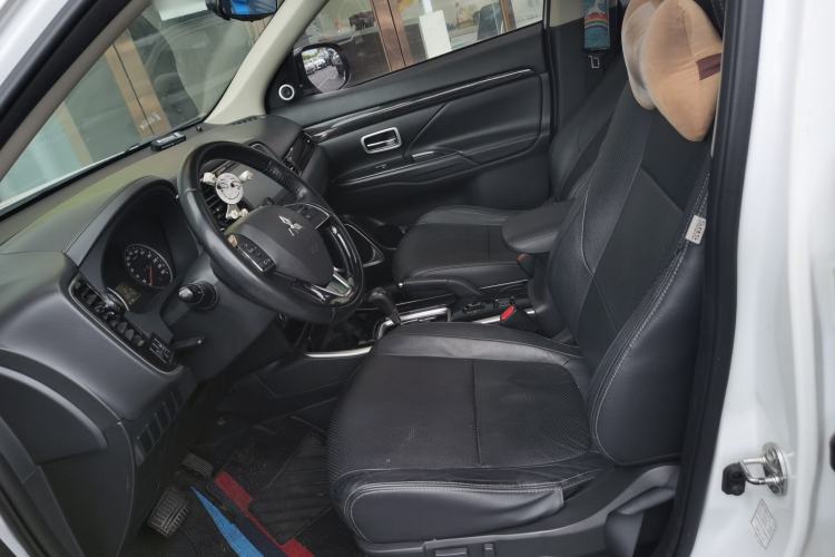 Used Mitsubishi Outlander 2017 2.0L Two-Wheel Drive Glory Edition 5 Seats Left Front Seat