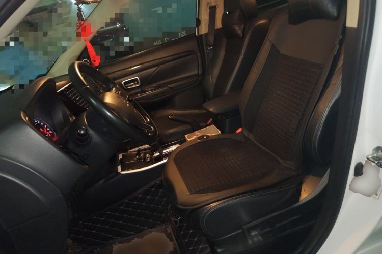 Used Mitsubishi Outlander 2017 2.0L Two-Wheel Drive Glory Edition 5 Seats Left Front Seat