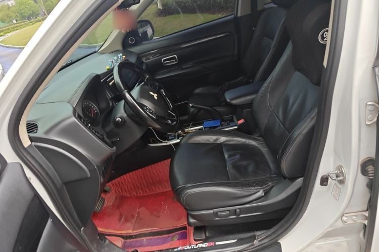 Used Mitsubishi Outlander 2017 2.0L Two-Wheel Drive Glory Edition 5 Seats Left Front Seat