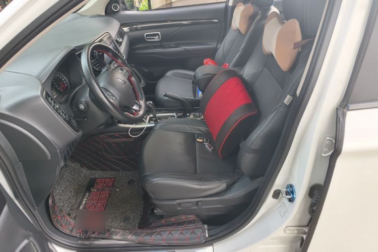 Used Mitsubishi Outlander 2017 2.0L Two-Wheel Drive Glory Edition 5 Seats Left Front Seat