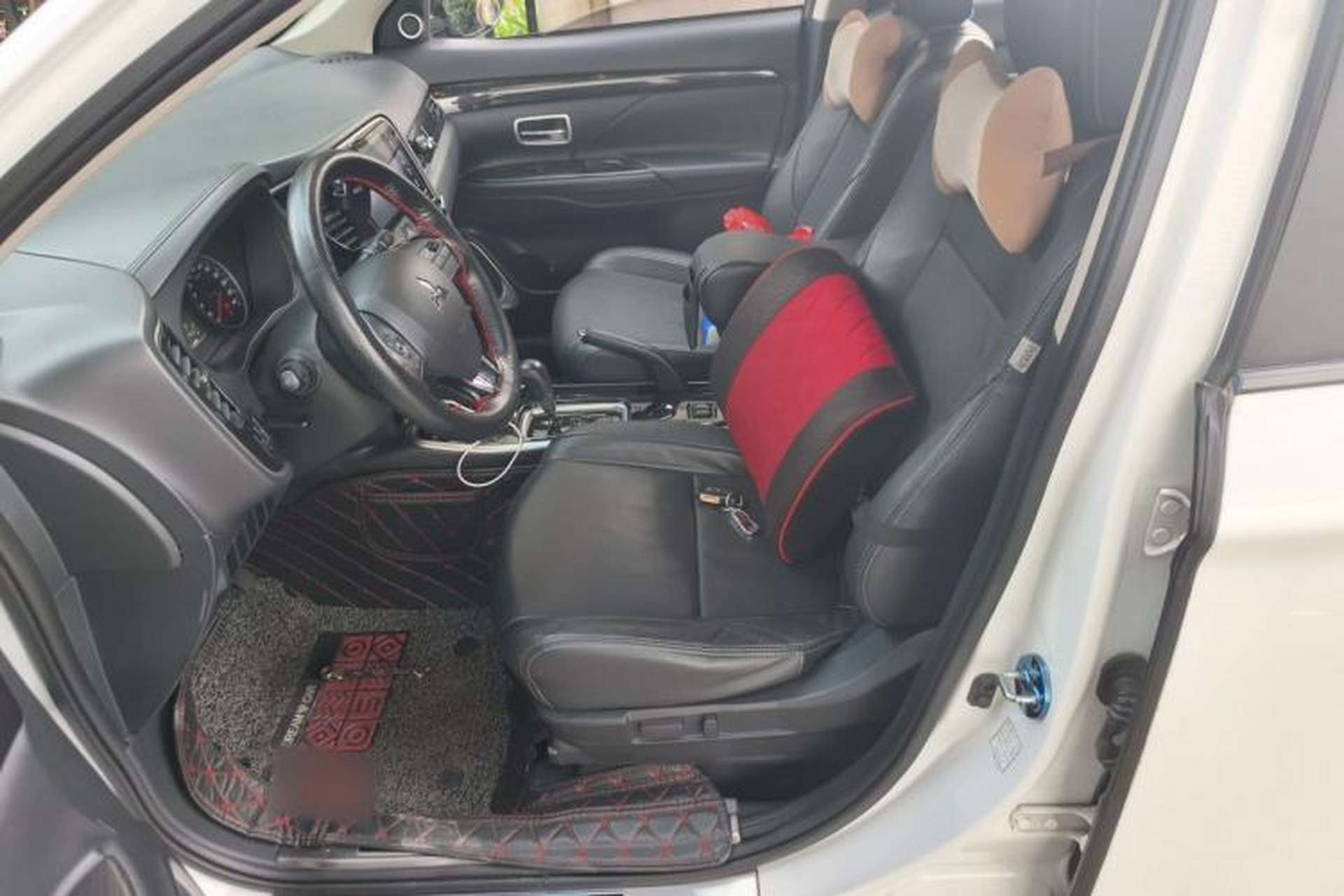 Used Mitsubishi Outlander 2017 2.0L Two-Wheel Drive Glory Edition 5 Seats Left Front Seat