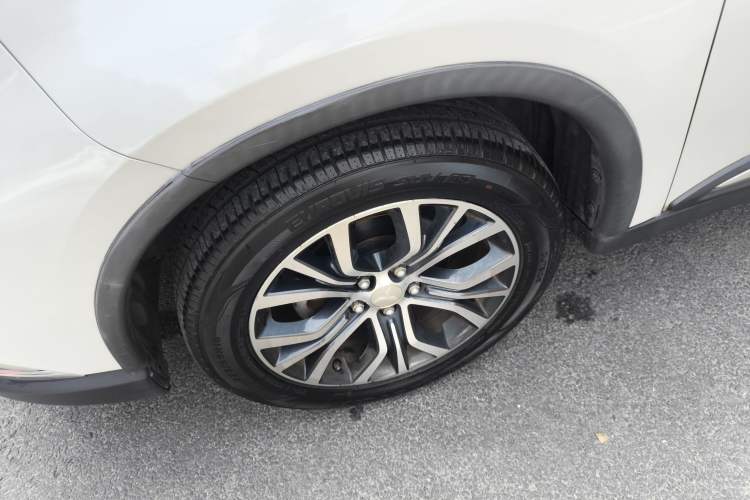 Used Mitsubishi Outlander 2017 2.0L Two-Wheel Drive Glory Edition 5 Seats Left Front Wheel Hub