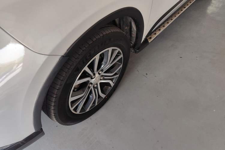 Used Mitsubishi Outlander 2017 2.0L Two-Wheel Drive Glory Edition 5 Seats Left Front Wheel Hub