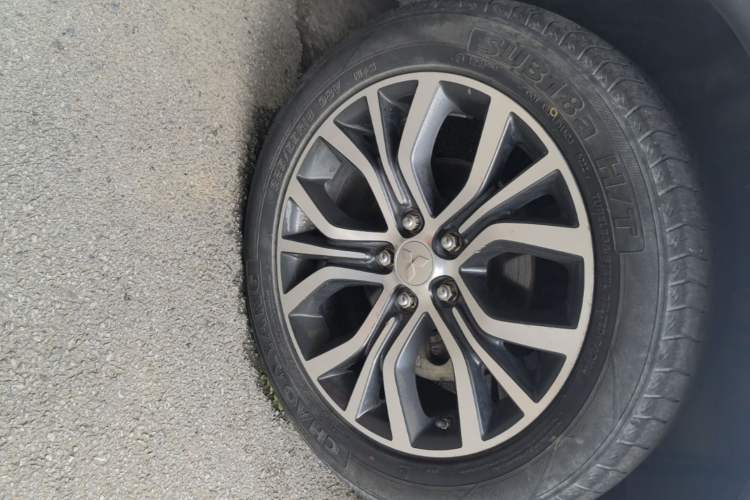 Used Mitsubishi Outlander 2017 2.0L Two-Wheel Drive Glory Edition 5 Seats Left Front Wheel Hub