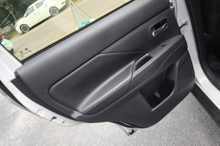 Used Mitsubishi Outlander 2017 2.0L Two-Wheel Drive Glory Edition 5 Seats Left Rear Door Interior