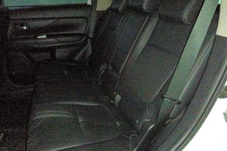 Used Mitsubishi Outlander 2017 2.0L Two-Wheel Drive Glory Edition 5 Seats Left Rear Seat