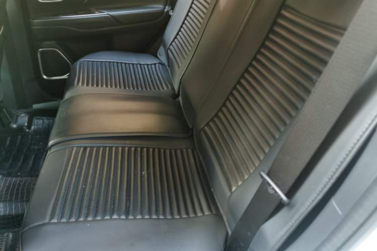 Used Mitsubishi Outlander 2017 2.0L Two-Wheel Drive Glory Edition 5 Seats Left Rear Seat
