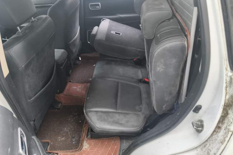 Used Mitsubishi Outlander 2017 2.0L Two-Wheel Drive Glory Edition 5 Seats Left Rear Seat