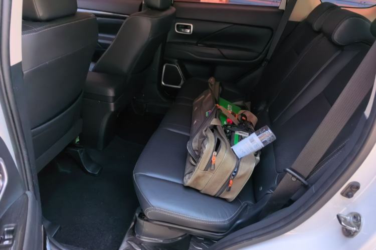 Used Mitsubishi Outlander 2017 2.0L Two-Wheel Drive Glory Edition 5 Seats Left Rear Seat