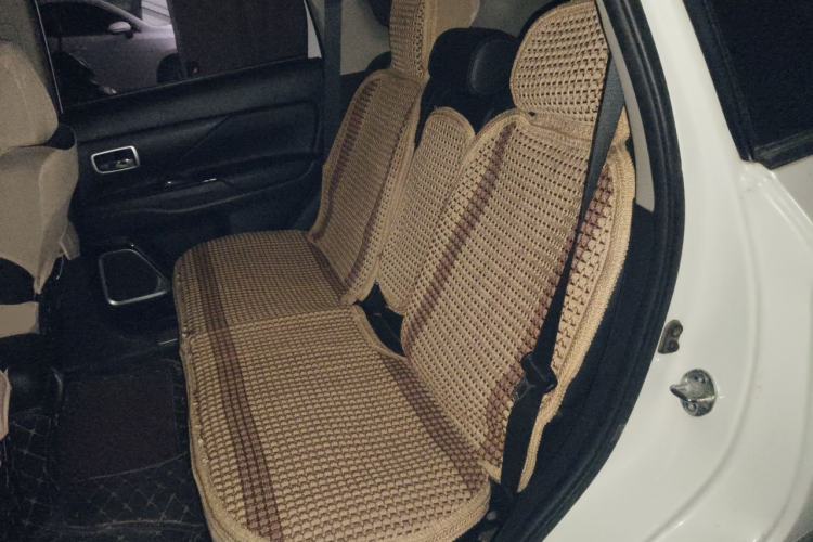 Used Mitsubishi Outlander 2017 2.0L Two-Wheel Drive Glory Edition 5 Seats Left Rear Seat