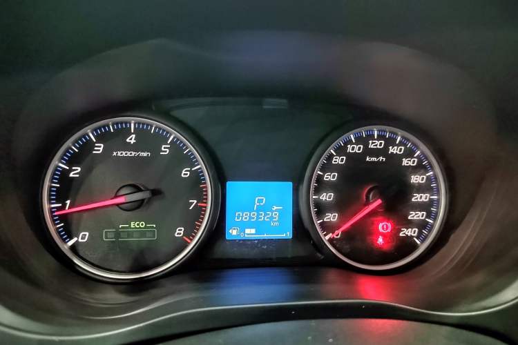 Used Mitsubishi Outlander 2017 2.0L Two-Wheel Drive Glory Edition 5 Seats Odometer Close Up