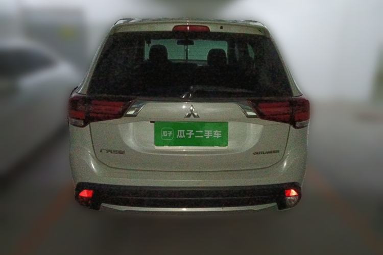 Used Mitsubishi Outlander 2017 2.0L Two-Wheel Drive Glory Edition 5 Seats Rear