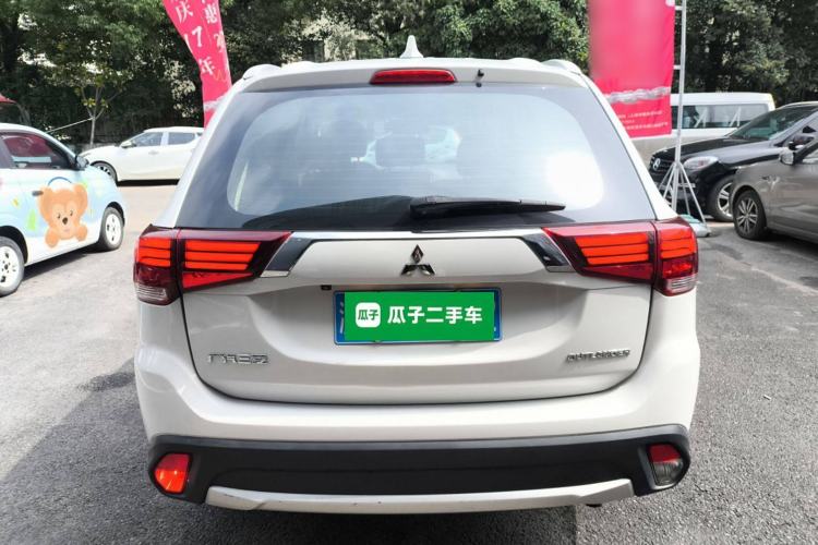 Used Mitsubishi Outlander 2017 2.0L Two-Wheel Drive Glory Edition 5 Seats Rear