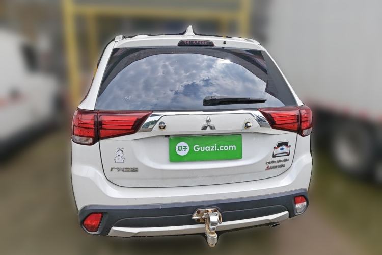 Used Mitsubishi Outlander 2017 2.0L Two-Wheel Drive Glory Edition 5 Seats Rear