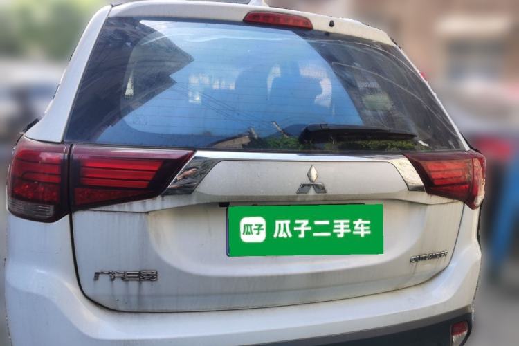 Used Mitsubishi Outlander 2017 2.0L Two-Wheel Drive Glory Edition 5 Seats Rear
