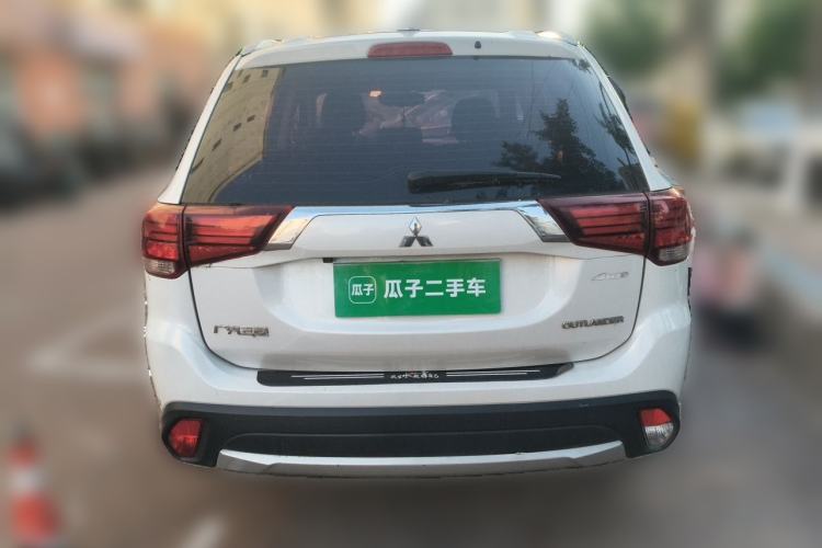 Used Mitsubishi Outlander 2017 2.0L Two-Wheel Drive Glory Edition 5 Seats Rear