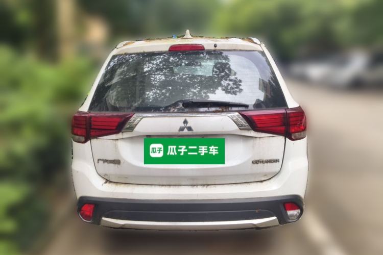 Used Mitsubishi Outlander 2017 2.0L Two-Wheel Drive Glory Edition 5 Seats Rear