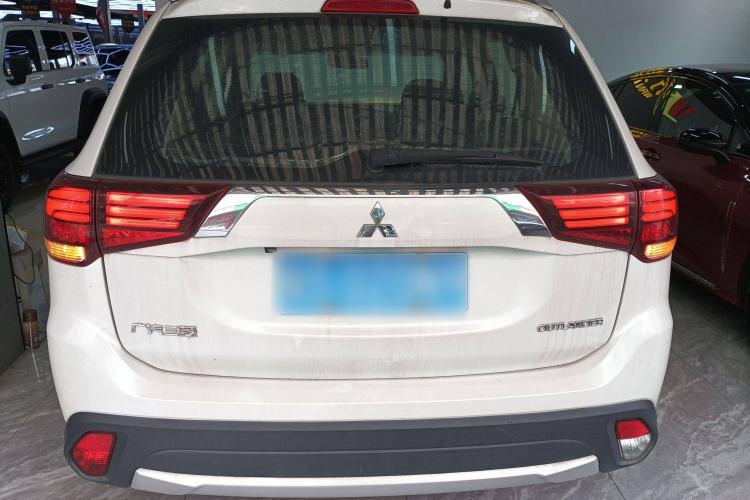 Used Mitsubishi Outlander 2017 2.0L Two-Wheel Drive Glory Edition 5 Seats Rear