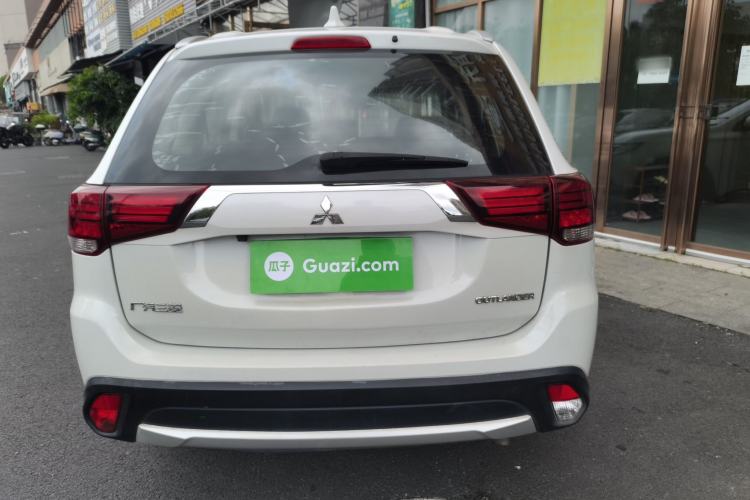 Used Mitsubishi Outlander 2017 2.0L Two-Wheel Drive Glory Edition 5 Seats Rear