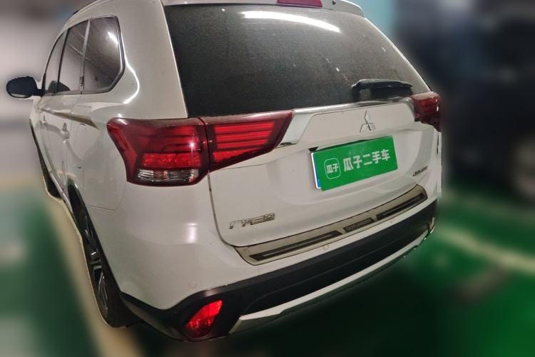 Used Mitsubishi Outlander 2017 2.0L Two-Wheel Drive Glory Edition 5 Seats Rear