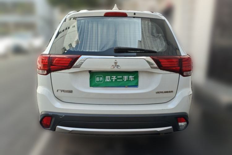 Used Mitsubishi Outlander 2017 2.0L Two-Wheel Drive Glory Edition 5 Seats Rear