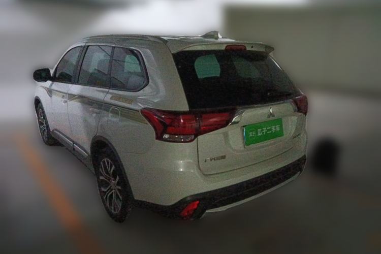 Used Mitsubishi Outlander 2017 2.0L Two-Wheel Drive Glory Edition 5 Seats Rear Left 45 Deg