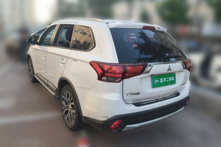 Used Mitsubishi Outlander 2017 2.0L Two-Wheel Drive Glory Edition 5 Seats Rear Left 45 Deg