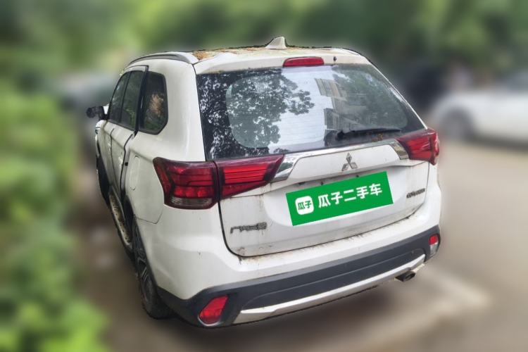Used Mitsubishi Outlander 2017 2.0L Two-Wheel Drive Glory Edition 5 Seats Rear Left 45 Deg