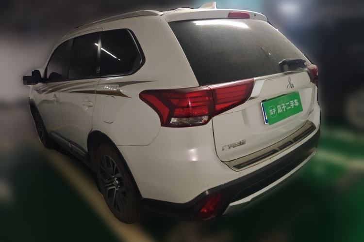 Used Mitsubishi Outlander 2017 2.0L Two-Wheel Drive Glory Edition 5 Seats Rear Left 45 Deg