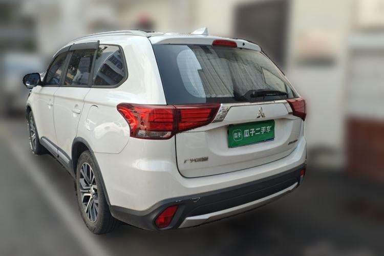 Used Mitsubishi Outlander 2017 2.0L Two-Wheel Drive Glory Edition 5 Seats Rear Left 45 Deg