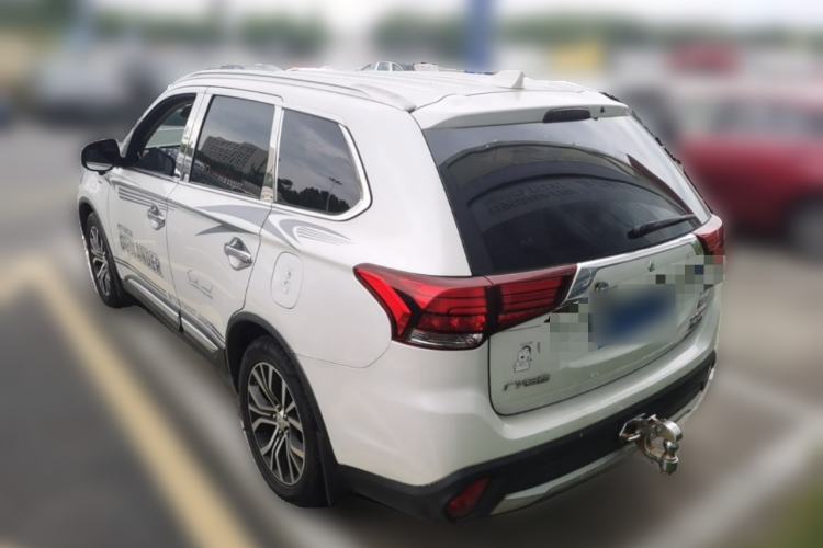 Used Mitsubishi Outlander 2017 2.0L Two-Wheel Drive Glory Edition 5 Seats Rear Left 45 Deg
