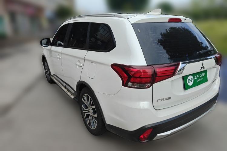 Used Mitsubishi Outlander 2017 2.0L Two-Wheel Drive Glory Edition 5 Seats Rear Left 45 Deg
