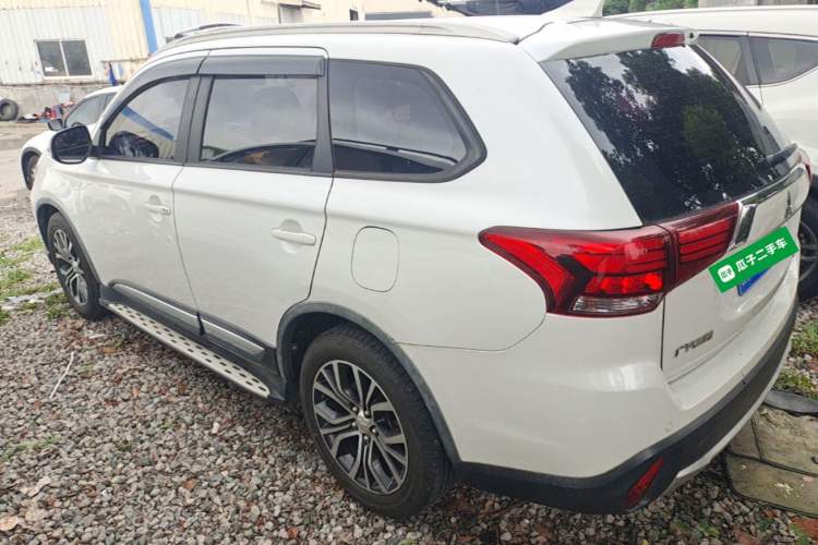 Used Mitsubishi Outlander 2017 2.0L Two-Wheel Drive Glory Edition 5 Seats Rear Left 45 Deg