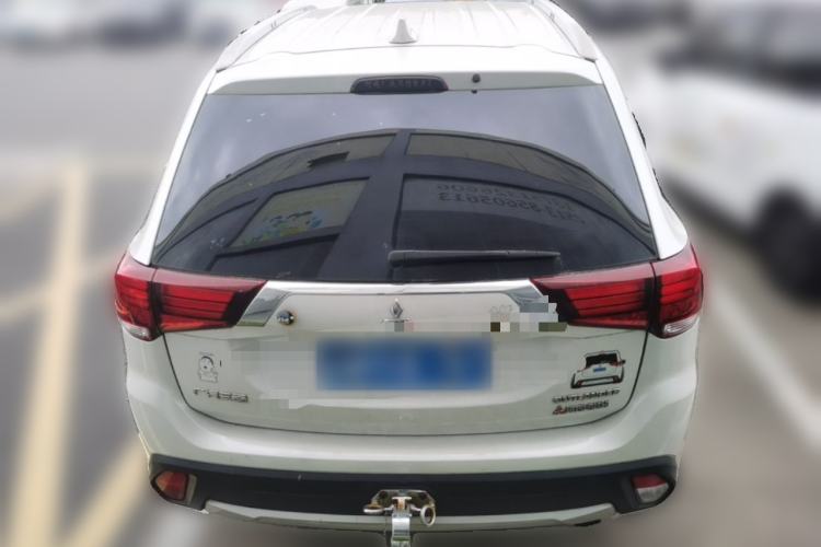 Used Mitsubishi Outlander 2017 2.0L Two-Wheel Drive Glory Edition 5 Seats Rear