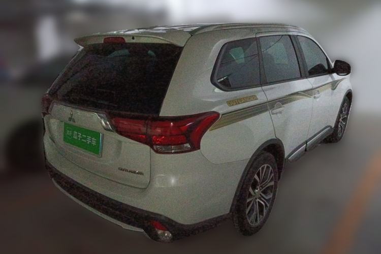 Used Mitsubishi Outlander 2017 2.0L Two-Wheel Drive Glory Edition 5 Seats Rear Right 45 Deg